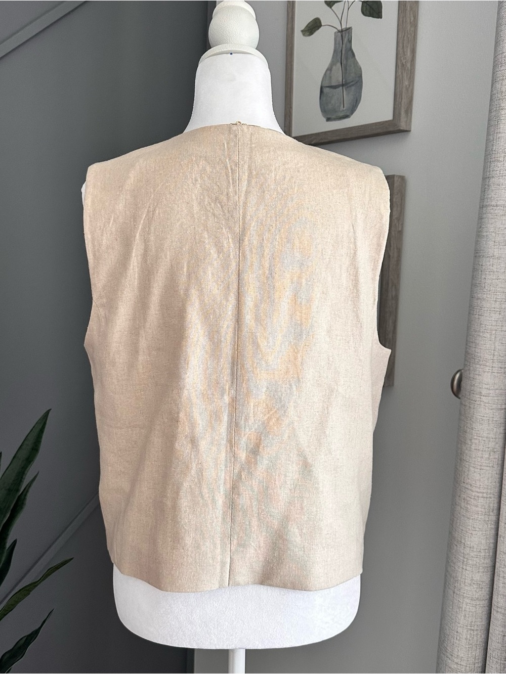 Zara Neutral Beige Vest with Contrast Buttons - Picture 5 of 7